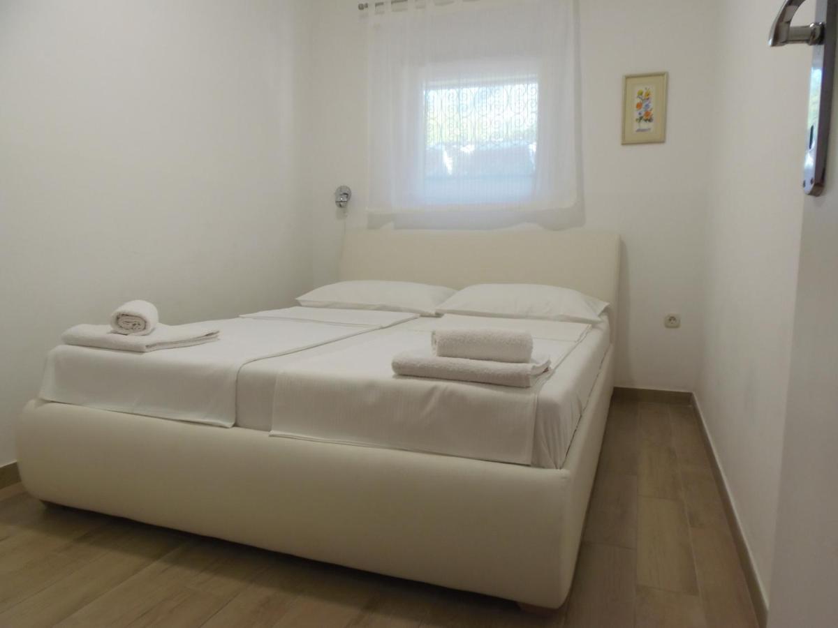 Villa Rajski Dvor 2 Bol Zewnętrze zdjęcie